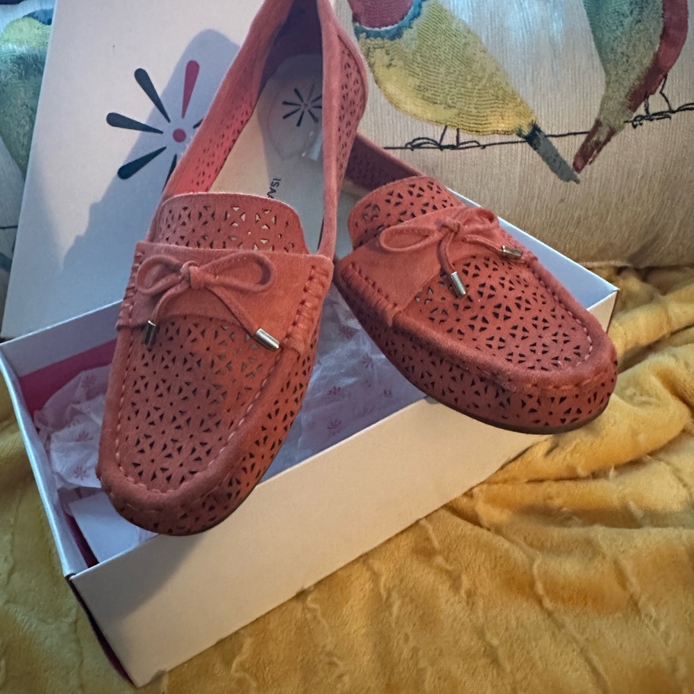 Isaac Mizrahi Adalyn Coral Perforated Suede Moccasins Loafer 8.5 - Picture 2 of 6